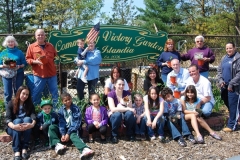 community-planting-5-7-11-049