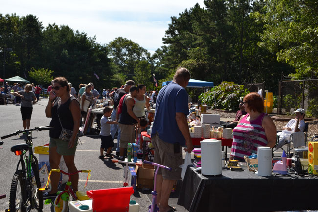 Islandia Village Hosts "Ye Olde Fashioned Tag Sale"