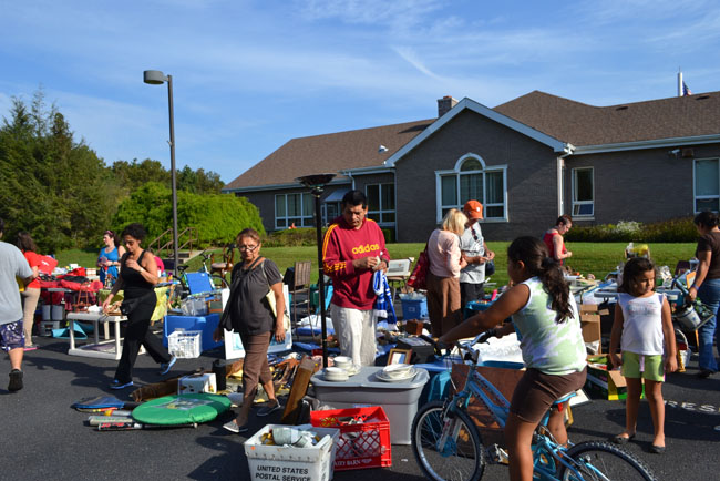 Islandia Village Hosts “Ye Olde Fashioned Tag Sale”