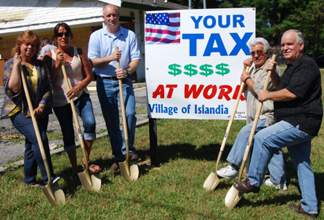 Mayor Allan M. Dorman Joins Village Officials in Groundbreaking of Village of Islandia Commons