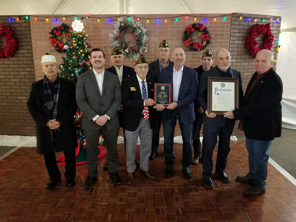 Brent Mako Real Estate Group was recognized at the Village of Islandia’s Good Neighbor Gala for its support of Veterans of Foreign Wars (VFW) Post #12144 on December 5.