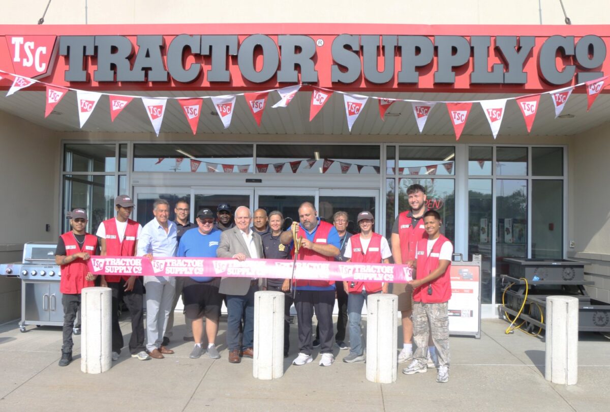 Village of Islandia Welcomes Tractor Supply Co.